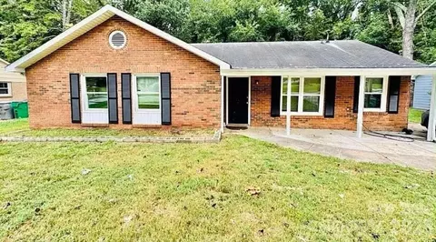 4824 Farm Pond Ln, Charlotte, NC 28212