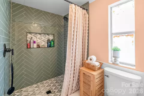 Bath - 2412 Walnut Rd, Lancaster, SC 29720 photo 2 of 3