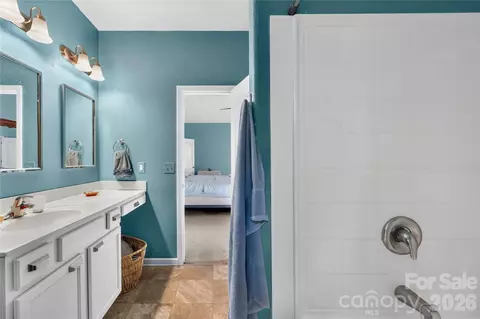 Bath - 809 Gunnar Dr, Gastonia, NC 28054 photo 2 of 2