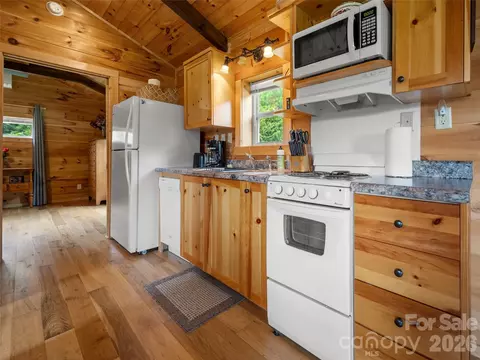 Kitchen - 1217 Moore 708090 Rd #70,80,90, Tryon, NC 28782 photo 4 of 4
