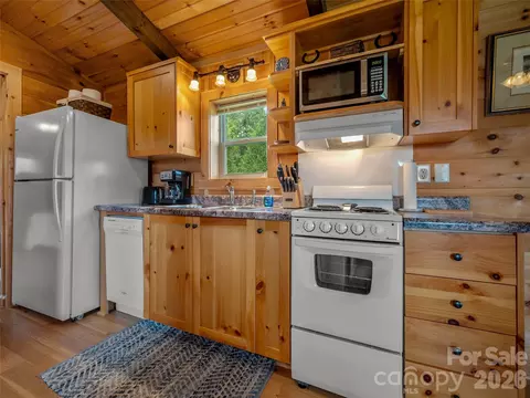 Kitchen - 1217 Moore 708090 Rd #70,80,90, Tryon, NC 28782 photo 2 of 4