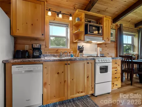 Kitchen - 1217 Moore 708090 Rd #70,80,90, Tryon, NC 28782 photo 3 of 4