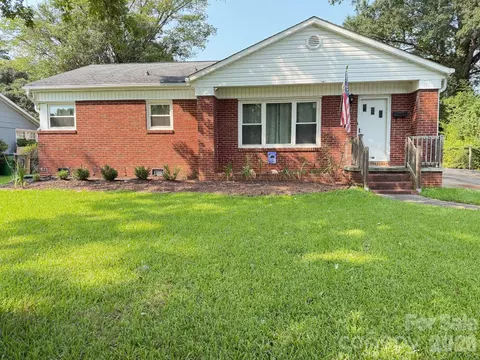 1327 Dresden W Dr W, Charlotte, NC 28205