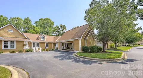 902 Woodlea Ct, Asheville, NC 28806