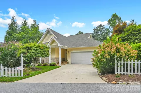 230 Carriage Summitt 2423 Way #2423, Hendersonville, NC 28791