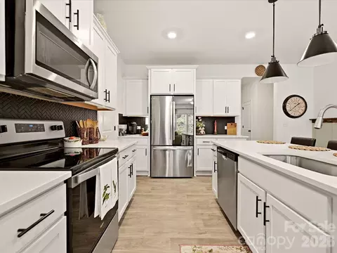 2018 Crooked Oak Ln, York, SC 29745