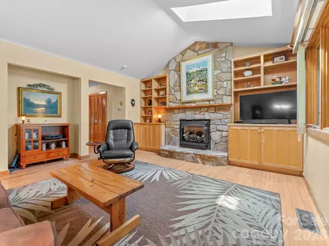 Living - 620 Thunder Rd, Brevard, NC 28712 photo 2 of 3