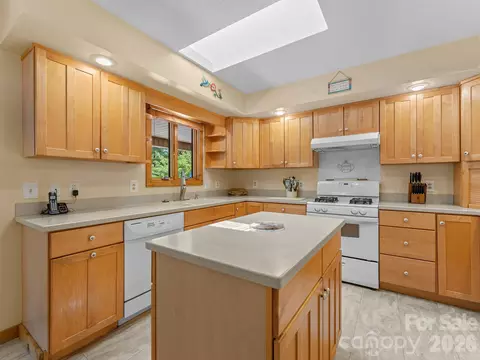 Kitchen - 620 Thunder Rd, Brevard, NC 28712 photo 2 of 4