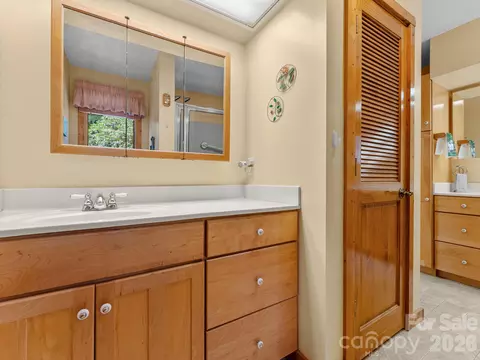 Bath - 620 Thunder Rd, Brevard, NC 28712 photo 3 of 5
