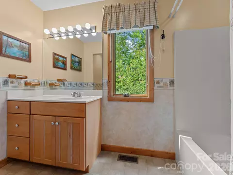 Bath - 620 Thunder Rd, Brevard, NC 28712 photo 4 of 5
