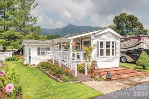 20 Strollers Ln, Waynesville, NC 28785