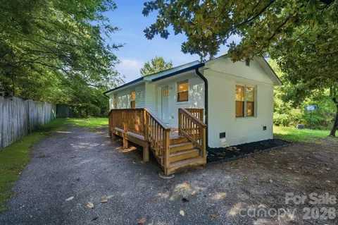45680 Blackhawk Ln, New London, NC 28127