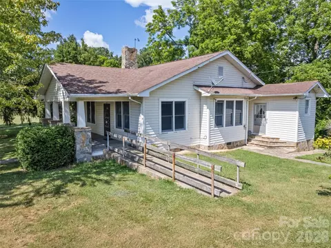 Exterior - 145 Haynes Cv, Clyde, NC 28721 photo 4 of 8