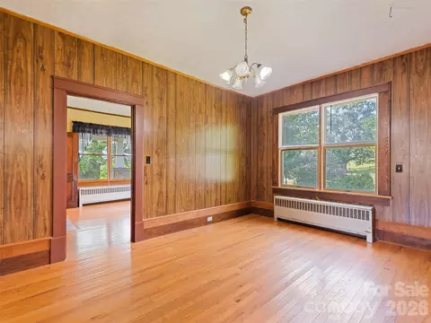 Living - 145 Haynes Cv, Clyde, NC 28721 photo 6 of 7