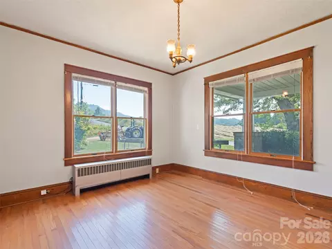 Living - 145 Haynes Cv, Clyde, NC 28721 photo 4 of 7