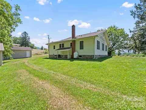 Exterior - 145 Haynes Cv, Clyde, NC 28721 photo 5 of 8