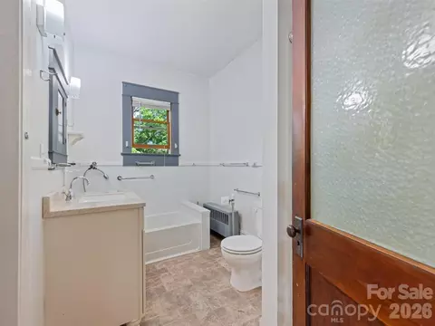 Bath - 145 Haynes Cv, Clyde, NC 28721 photo 1 of 2