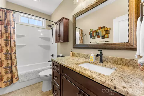 Bath - 2551 Eagle Ne Dr NE, Conover, NC 28613 photo 2 of 3
