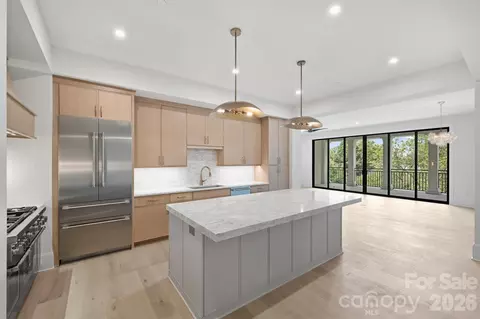 409 Queens 301 Rd #301, Charlotte, NC 28207