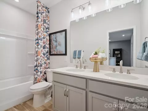 Bath - 709 Bowery Pl, Cramerton, NC 28032 photo 1 of 2