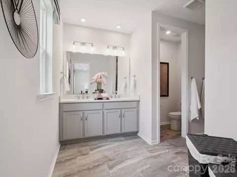 Bath - 709 Bowery Pl, Cramerton, NC 28032 photo 2 of 2