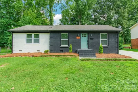6557 Covecreek Dr, Charlotte, NC 28215