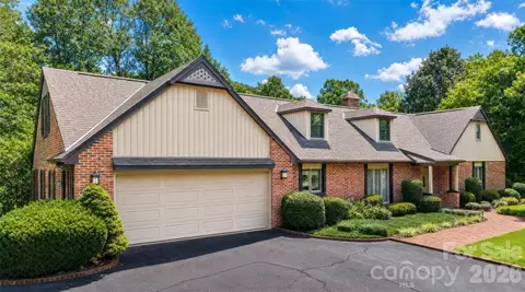 417 Stonecroft Se Dr SE, Lenoir, NC 28645