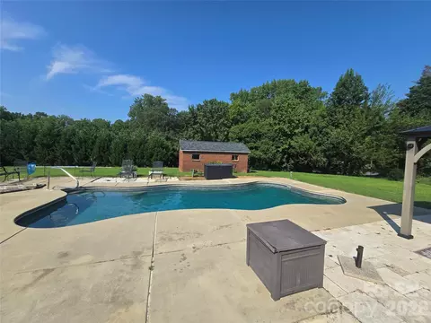 5914 Hanna Ct, Charlotte, NC 28212