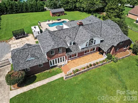 5914 Hanna Ct, Charlotte, NC 28212