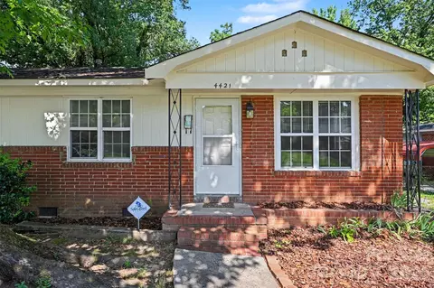 4421 Knollcrest Dr, Charlotte, NC 28208