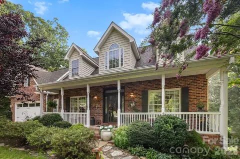 254 Kanuga Forest Dr, Hendersonville, NC 28739