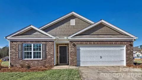 34 Creekwalk Ln, Waynesville, NC 28785