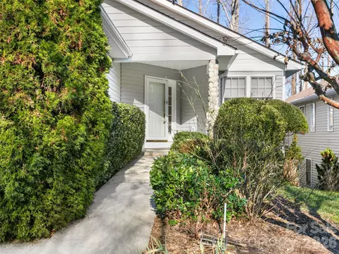 305 Ewarts Hill Rd, Hendersonville, NC 28739