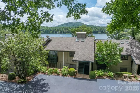68 Toxaway Pt, Lake Toxaway, NC 28747