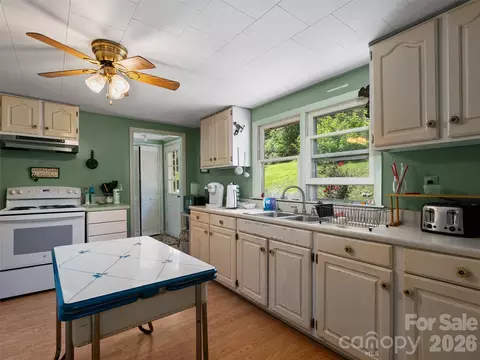 Kitchen - 46 Trevor Ct, Clyde, NC 28721 photo 2 of 2