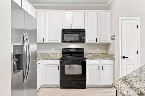 Kitchen - 231 Dawn Mist Ln, Fort Mill, SC 29708 photo 2 of 4