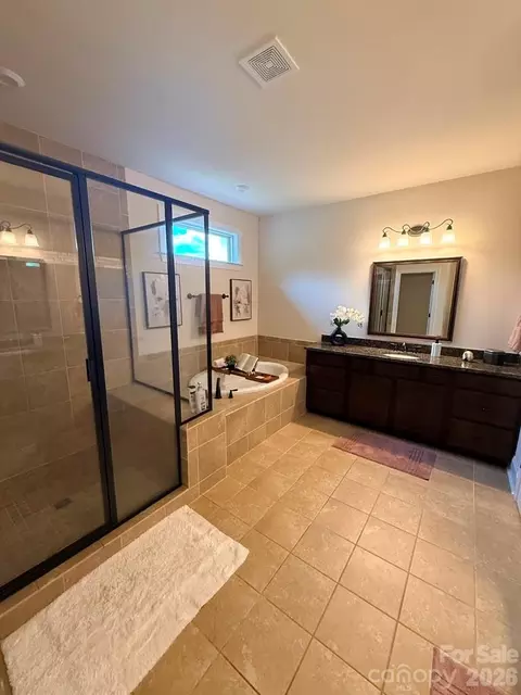 Bath - 11422 Glanmire Dr, Matthews, NC 28105 photo 2 of 3