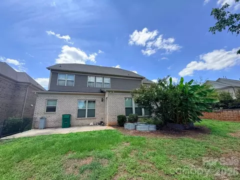 Exterior - 11422 Glanmire Dr, Matthews, NC 28105 photo 3 of 4