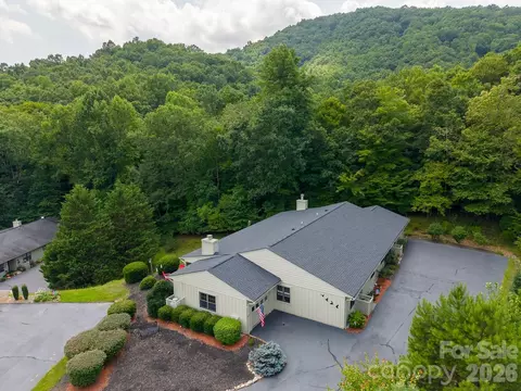 16 Willow View Dr # A, Franklin, NC 28734