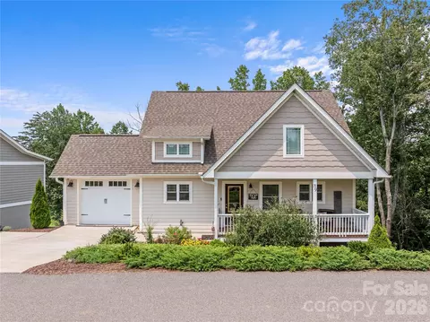 89 Greenwood Fields Dr, Asheville, NC 28804