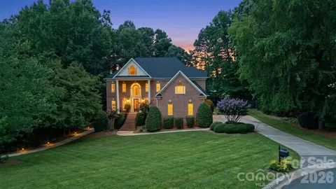 1009 Honors Ct, Waxhaw, NC 28173