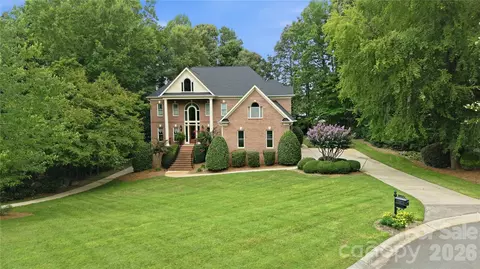 1009 Honors Ct, Waxhaw, NC 28173