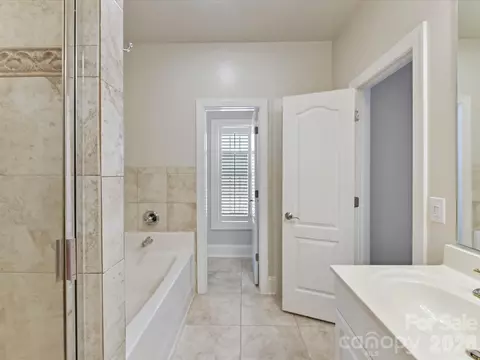 Bath - 439 Ohenry Ave, Davidson, NC 28036 photo 2 of 6