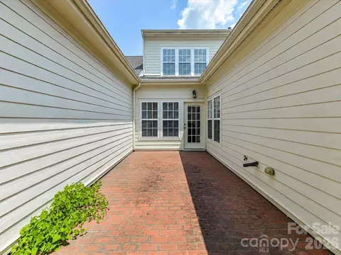 Exterior - 439 Ohenry Ave, Davidson, NC 28036 photo 5 of 8