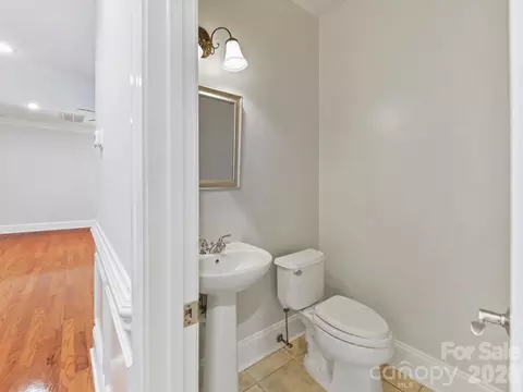 Bath - 439 Ohenry Ave, Davidson, NC 28036 photo 4 of 6