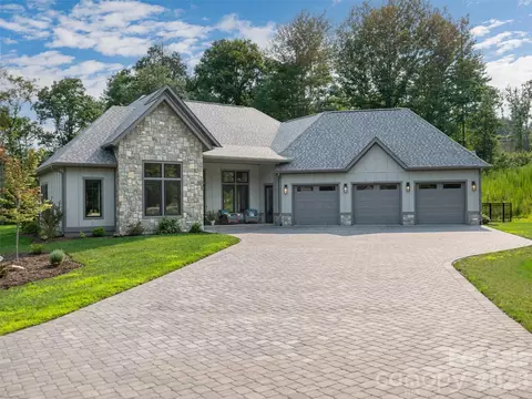 422 Ascension Vly, Horse Shoe, NC 28742