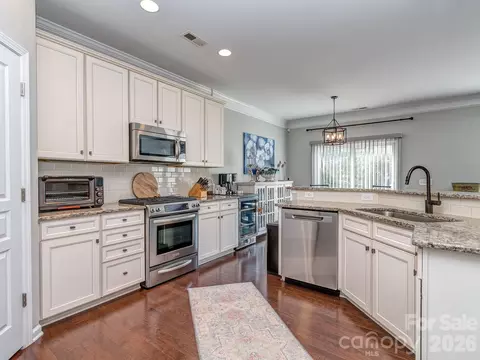 5951 Carrollton Ln, Charlotte, NC 28210
