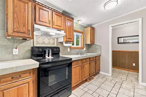 Kitchen - 1973 Davis Cir, Clover, SC 29710 photo 3 of 3