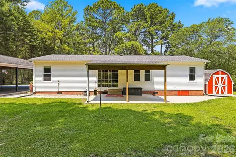 Exterior - 1973 Davis Cir, Clover, SC 29710 photo 4 of 6
