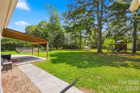 Exterior - 1973 Davis Cir, Clover, SC 29710 photo 2 of 6